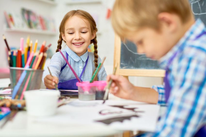 Student enjoying painting in an arts class